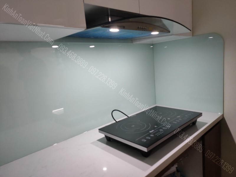 CTTB Kính Bếp Màu Trắng Xanh tại Khương Thượng - Đống Đa