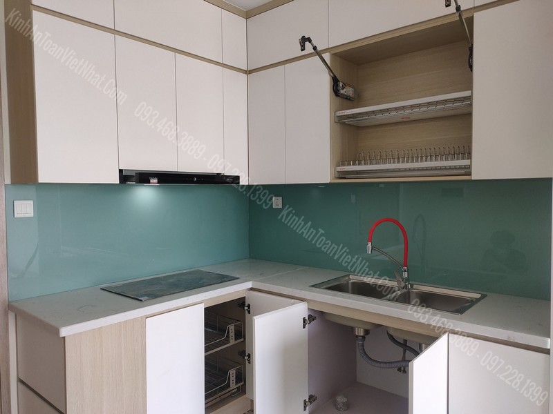 CTTB Kính Bếp Màu Nhũ Xanh Ngọc tại Gia Thụy - Long Biên