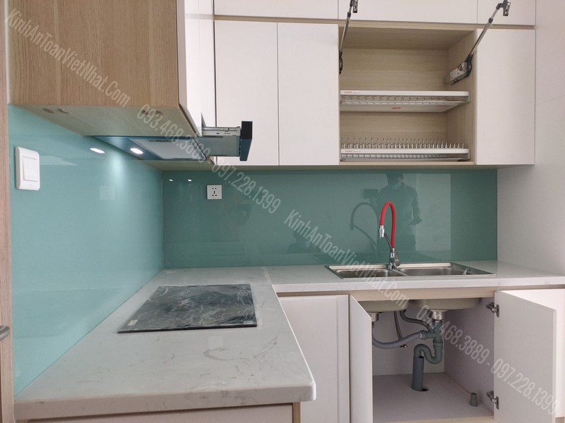 CTTB Kính Bếp Màu Nhũ Xanh Ngọc tại Gia Thụy - Long Biên
