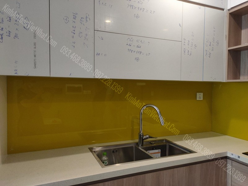 CTTB Kính Bếp Màu Vàng Chanh Đậm tại Quảng An - Tây Hồ