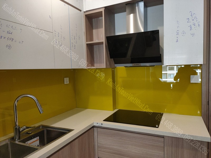 CTTB Kính Bếp Màu Vàng Chanh Đậm tại Quảng An - Tây Hồ