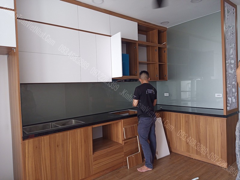 CTTB Kính Bếp Màu Nhũ Bạc tại Kiến Hưng - Hà Đông