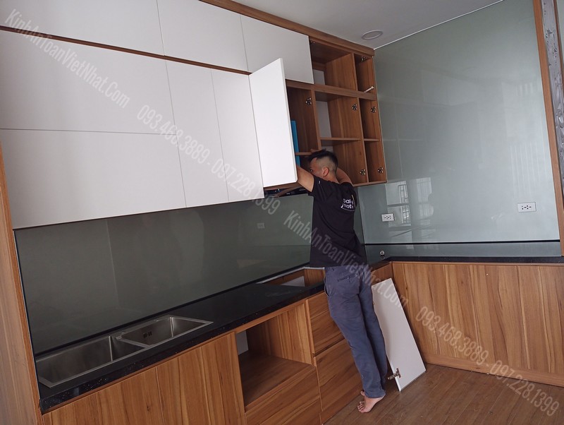 CTTB Kính Bếp Màu Nhũ Bạc tại Kiến Hưng - Hà Đông