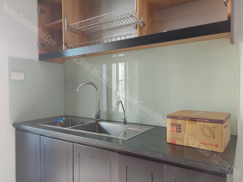 CTTB Kính Bếp Màu Trắng Sữa tại Nghĩa Tân - Cầu Giấy