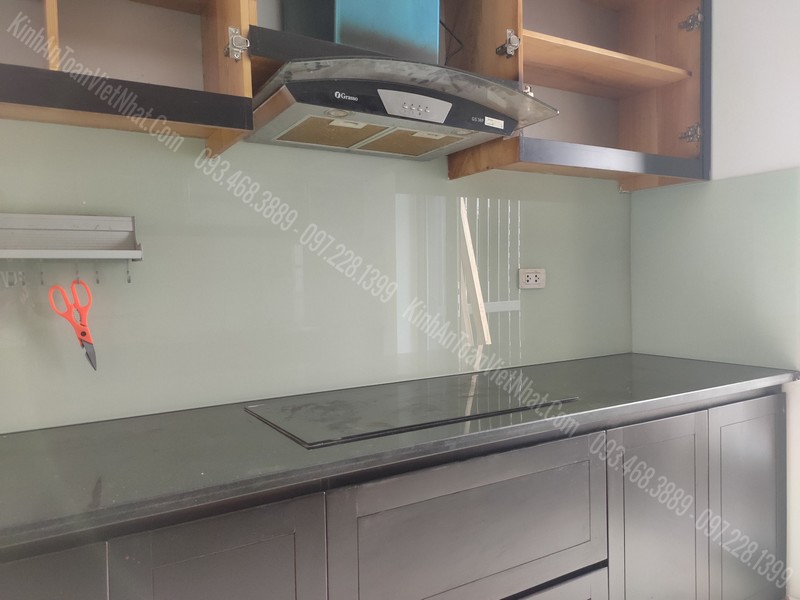 CTTB Kính Bếp Màu Trắng Sữa tại Nghĩa Tân - Cầu Giấy