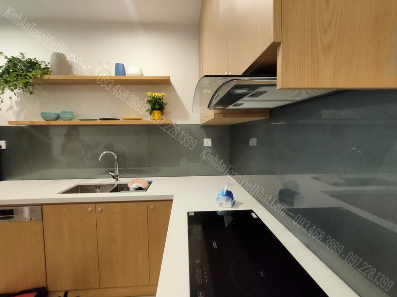 CTTB Kính Bếp Màu Nhũ Thiếc tại Bạch Đằng - Hai Bà Trưng