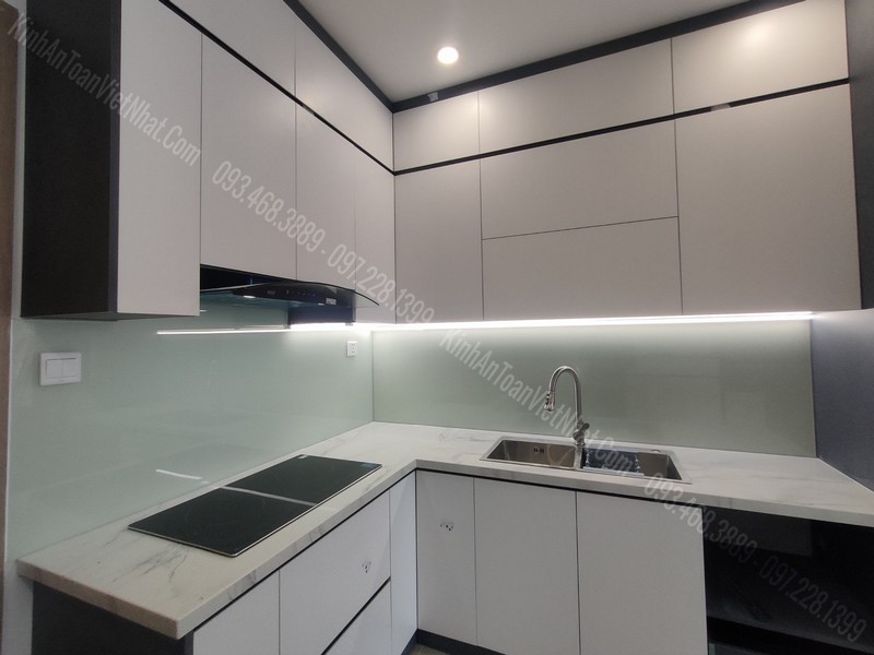 CTTB Kính Bếp Màu Trắng Sữa tại Hoàng Văn Thụ - Hoàng Mai