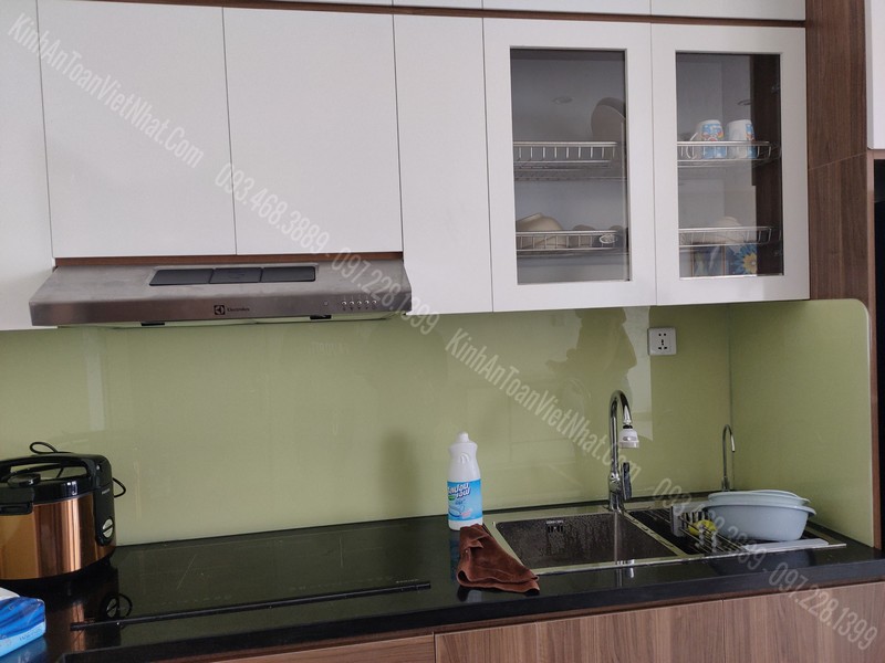 CTTB Kính Bếp Màu Kem tại Đông Mác - Hai Bà Trưng