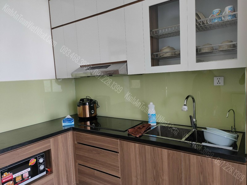 CTTB Kính Bếp Màu Kem tại Đông Mác - Hai Bà Trưng