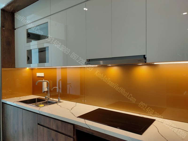 CTTB Kính Bếp Màu Nhũ Cam Vàng tại Cống Vị - Ba Đình