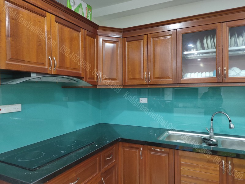 CTTB Kính Bếp Màu Xanh Ngọc tại Giang Biên - Long Biên