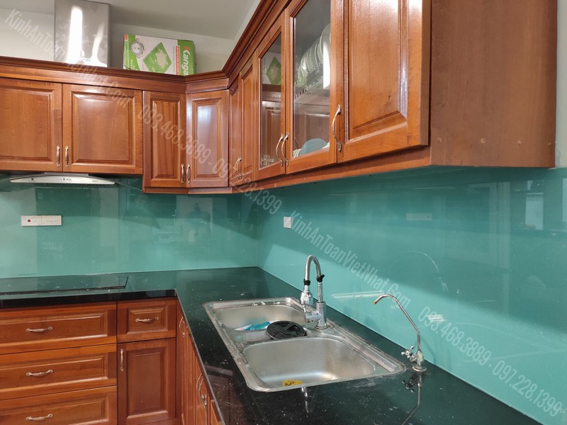 CTTB Kính Bếp Màu Xanh Ngọc tại Giang Biên - Long Biên