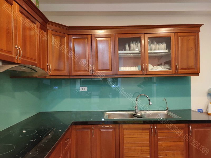 CTTB Kính Bếp Màu Xanh Ngọc tại Giang Biên - Long Biên