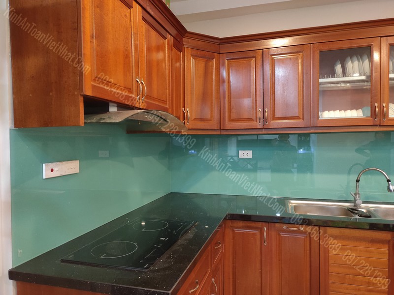 CTTB Kính Bếp Màu Xanh Ngọc tại Giang Biên - Long Biên
