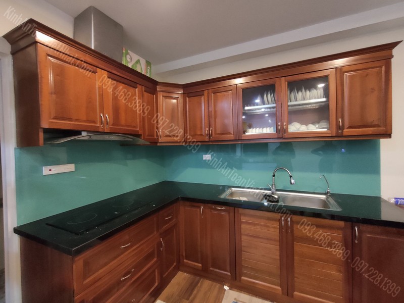 CTTB Kính Bếp Màu Xanh Ngọc tại Giang Biên - Long Biên