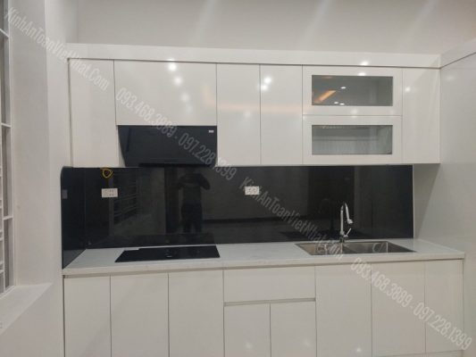 CTTB Kính Bếp Màu Đen Kim Sa tại Ngọc Hồi - Thanh Trì