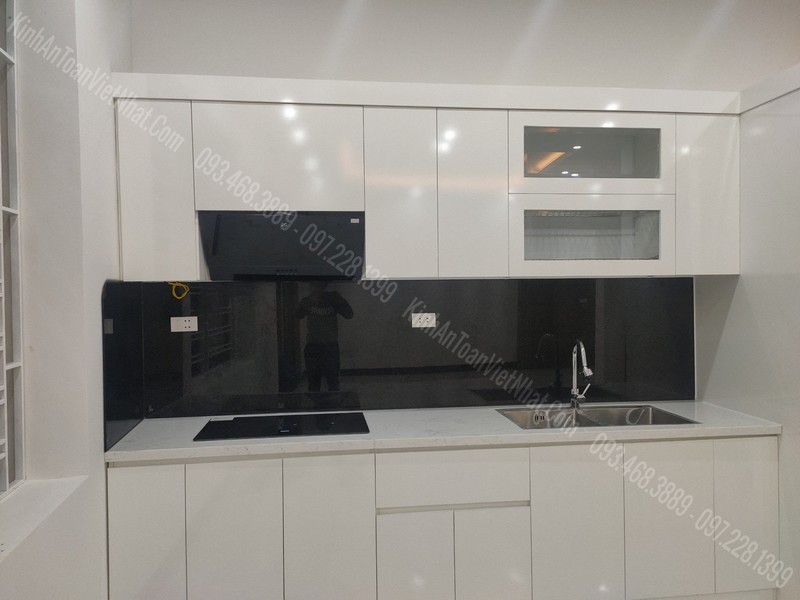 CTTB Kính Bếp Màu Đen Kim Sa tại Ngọc Hồi - Thanh Trì