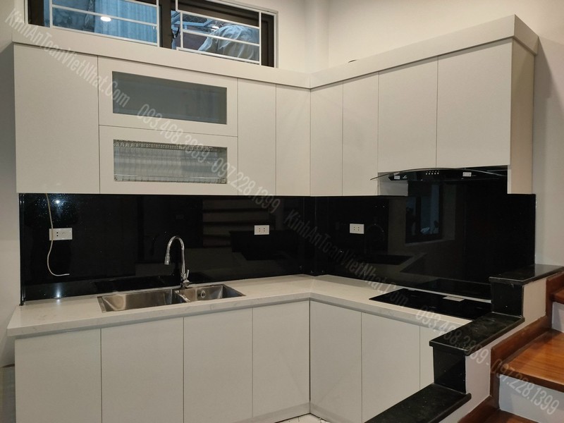 CTTB Kính Bếp Màu Đen Kim Sa tại La Khê - Hà Đông