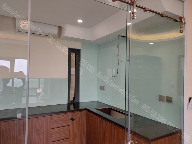 CTTB Kính Bếp Màu Trắng Xanh tại Quan Hoa - Cầu Giấy