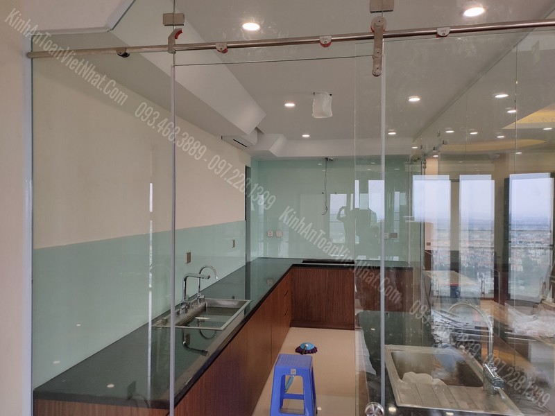 CTTB Kính Bếp Màu Trắng Xanh tại Quan Hoa - Cầu Giấy