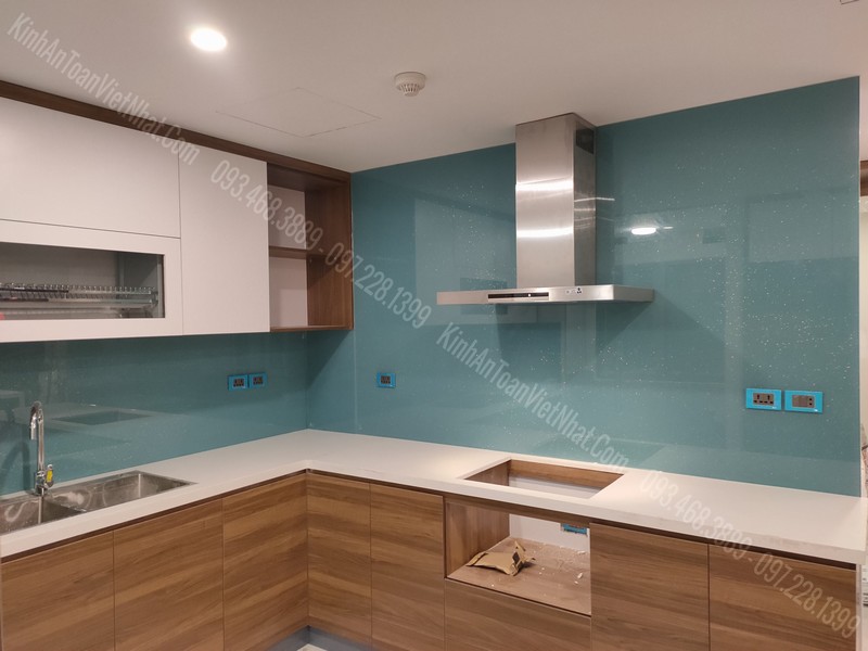 CTTB Kính Bếp Màu Xanh Lơ Kim Sa tại Kim Liên - Đống Đa