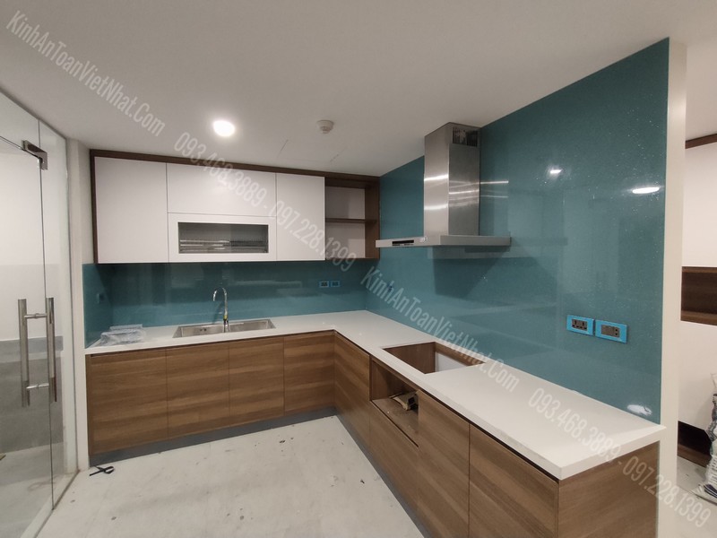 CTTB Kính Bếp Màu Xanh Lơ Kim Sa tại Kim Liên - Đống Đa