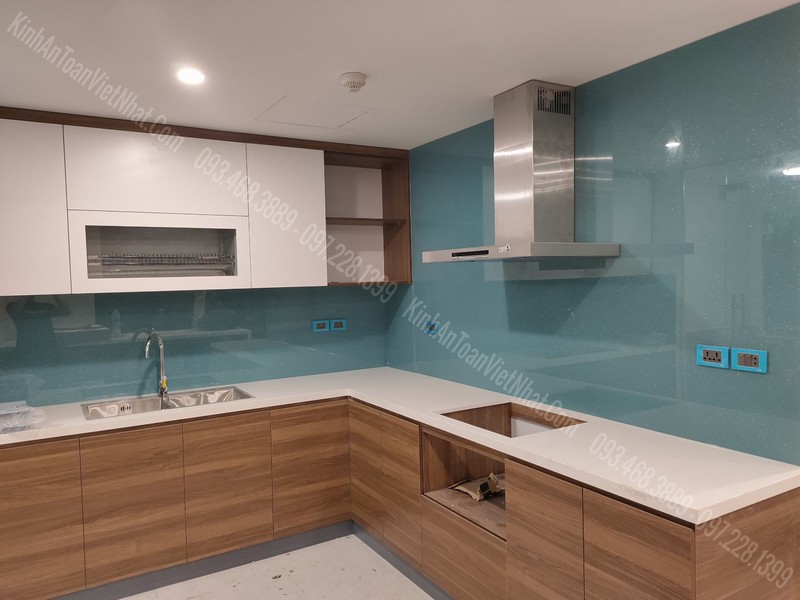 CTTB Kính Bếp Màu Xanh Lơ Kim Sa tại Kim Liên - Đống Đa