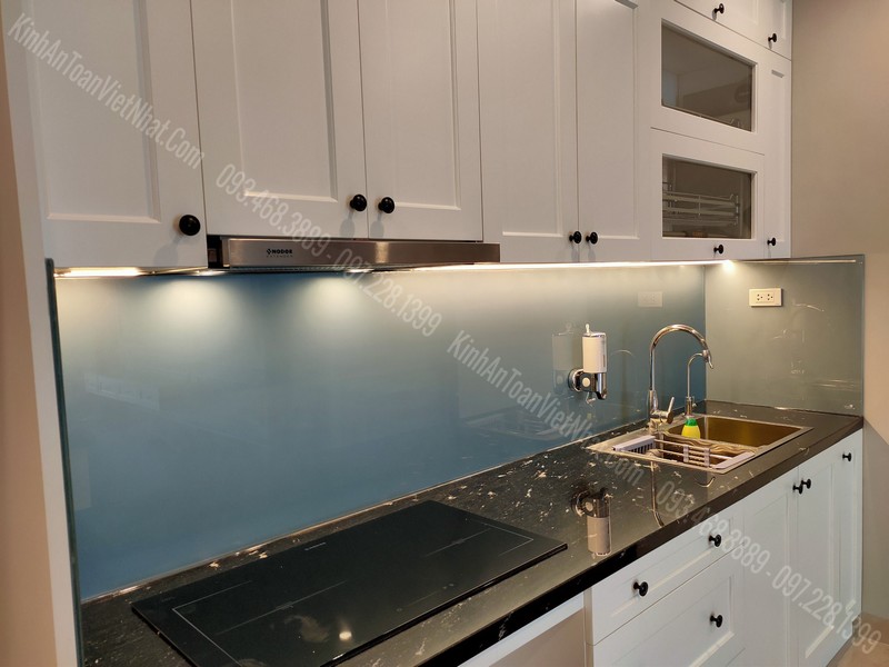 CTTB Kính Bếp Màu Nhũ Xanh Lơ tại Chương Dương - Hoàn Kiếm