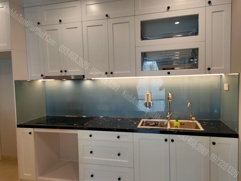 CTTB Kính Bếp Màu Nhũ Xanh Lơ tại Chương Dương - Hoàn Kiếm