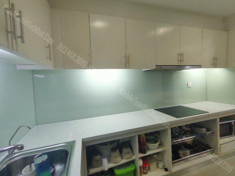 CTTB Kính Bếp Màu Trắng Sữa tại Bưởi - Tây Hồ