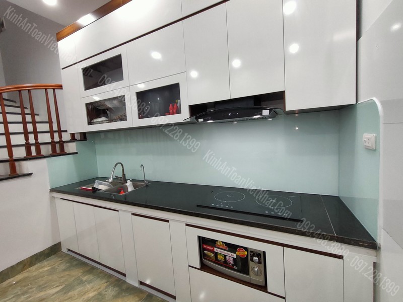 CTTB Kính Bếp Màu Trắng Sữa tại Hàng Bột - Đống Đa