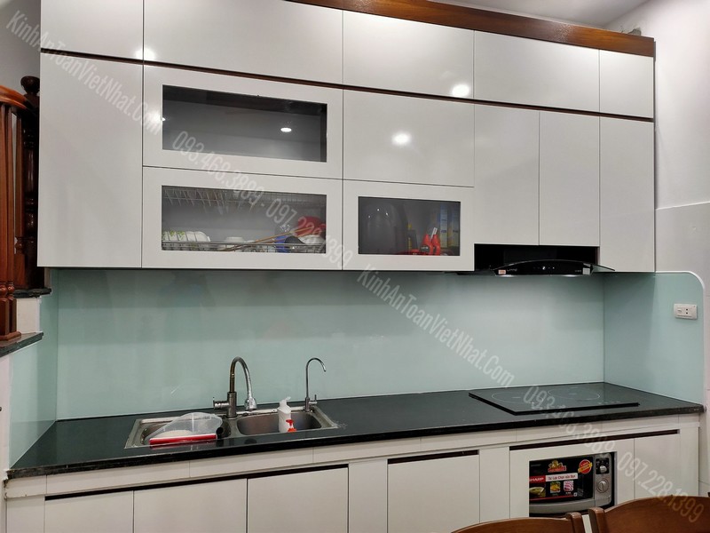 CTTB Kính Bếp Màu Trắng Sữa tại Hàng Bột - Đống Đa