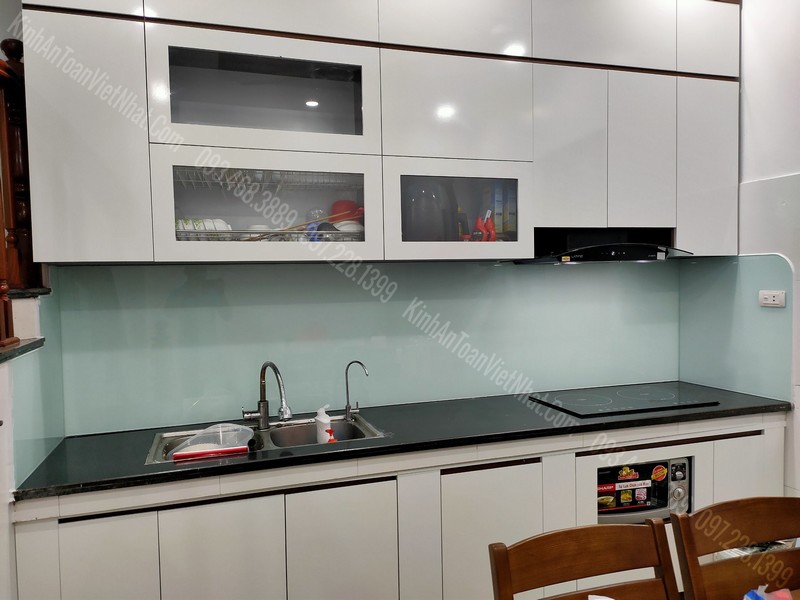 CTTB Kính Bếp Màu Trắng Sữa tại Hàng Bột - Đống Đa