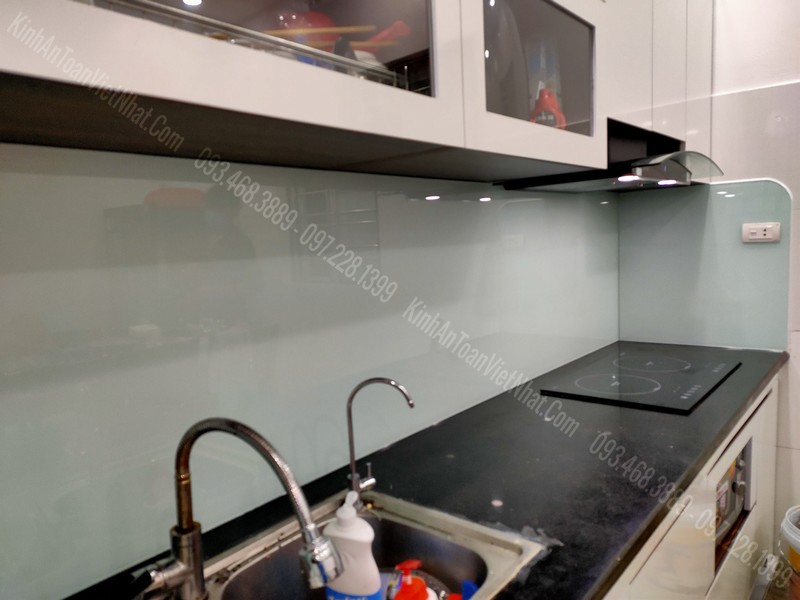 CTTB Kính Bếp Màu Trắng Sữa tại Hàng Bột - Đống Đa