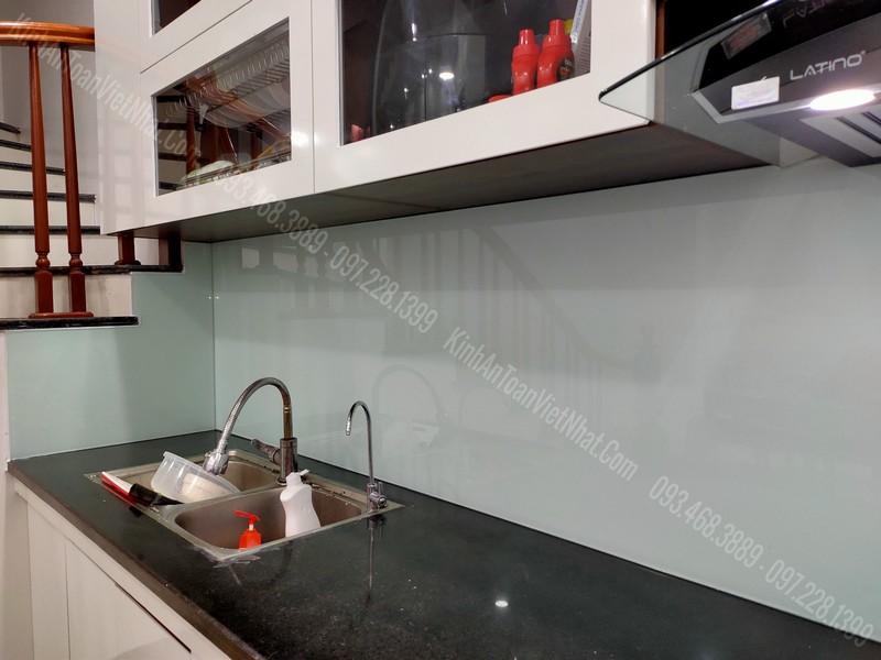 CTTB Kính Bếp Màu Trắng Sữa tại Hàng Bột - Đống Đa