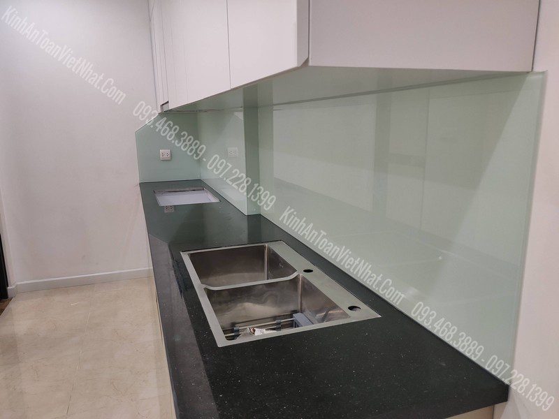 CTTB Kính Ốp Bếp Trắng Sữa lắp đặt tại Thượng Cát - Từ Liêm