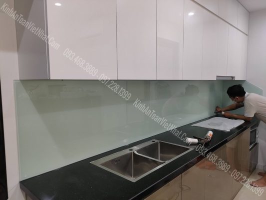 CTTB Kính Ốp Bếp Trắng Sữa lắp đặt tại Thượng Cát - Từ Liêm