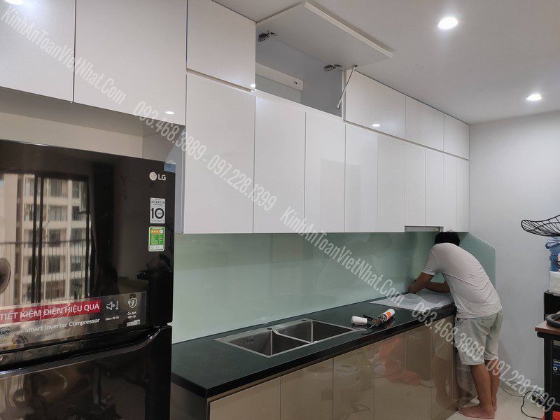 CTTB Kính Ốp Bếp Trắng Sữa lắp đặt tại Thượng Cát - Từ Liêm
