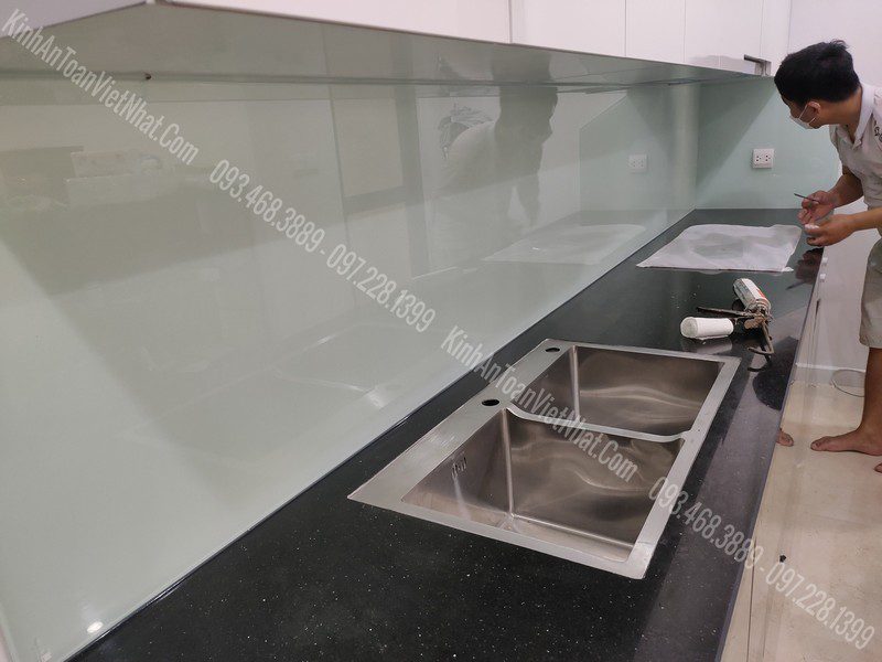 CTTB Kính Ốp Bếp Trắng Sữa lắp đặt tại Thượng Cát - Từ Liêm