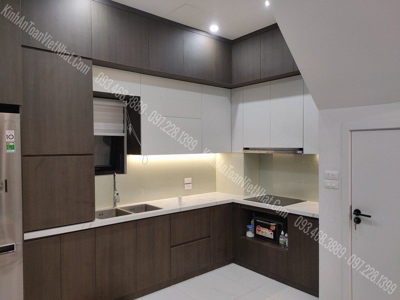 CTTB Kính Ốp Bếp Trắng Sữa lắp đặt tại Láng Hạ - Đống Đa