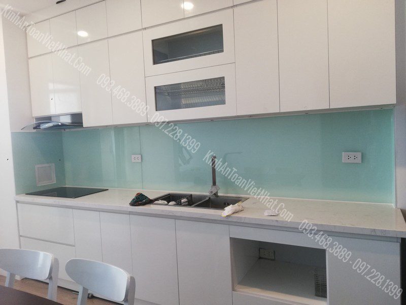 CTTB Kính Ốp Bếp Trắng Xanh thi công tại Quán Thánh - Ba Đình
