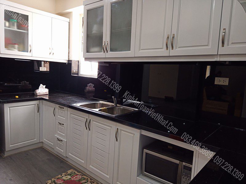 CTTB Kính Ốp Bếp Màu Đen lắp đặt tại Đồng Tâm - Hai Bà Trưng 