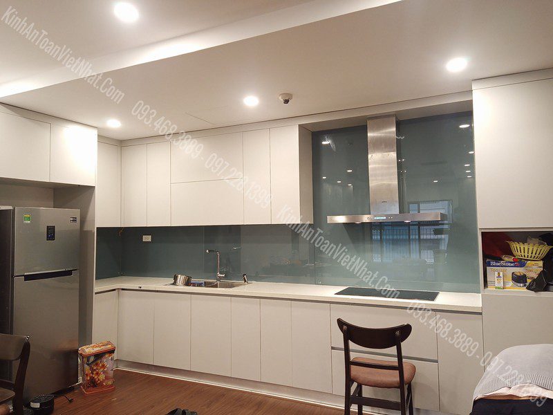 CTTB kính Ốp Bếp Màu Ghi lắp đặt tại Vạn Phúc - Thanh Trì