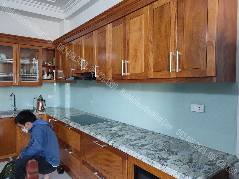 CTTB Kính Ốp Bếp Trắng Xanh lắp đặt tại Thanh Liệt - Thanh Trì