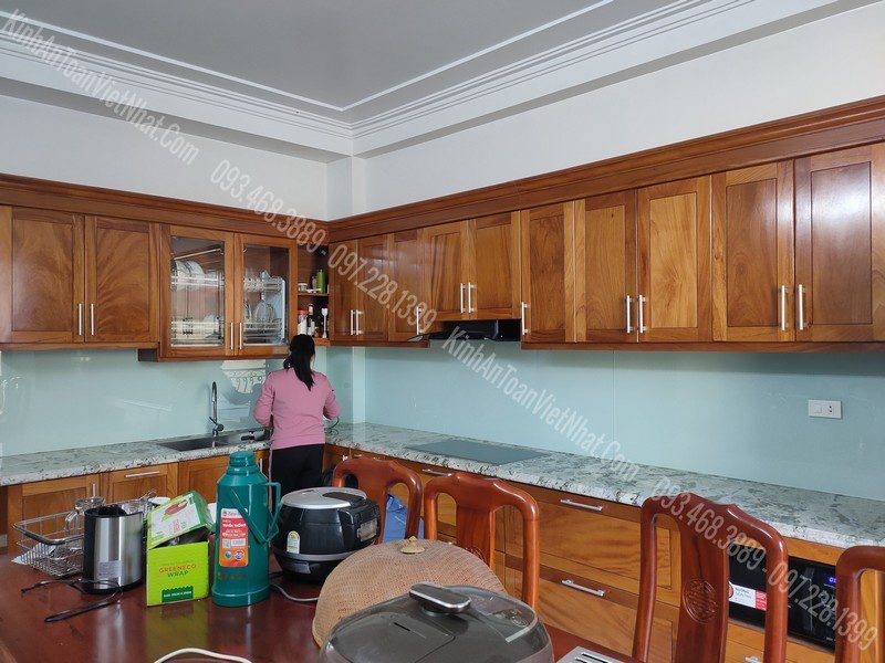 CTTB Kính Ốp Bếp Trắng Xanh lắp đặt tại Thanh Liệt - Thanh Trì