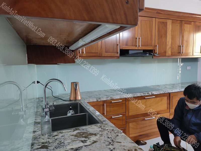 CTTB Kính Ốp Bếp Trắng Xanh lắp đặt tại Thanh Liệt - Thanh Trì