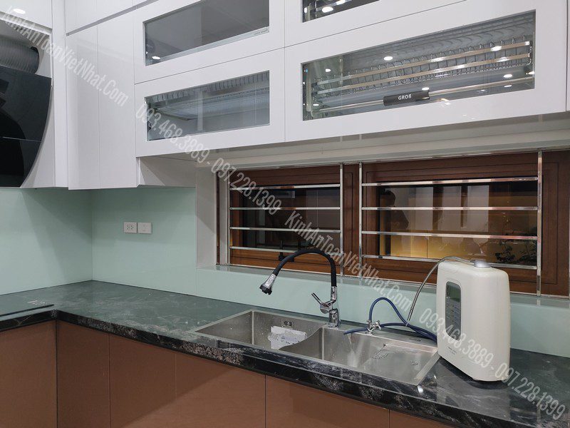 CTTB Kính Ốp Bếp Trắng Xanh thi công tại Liễu GIai - Ba Đình