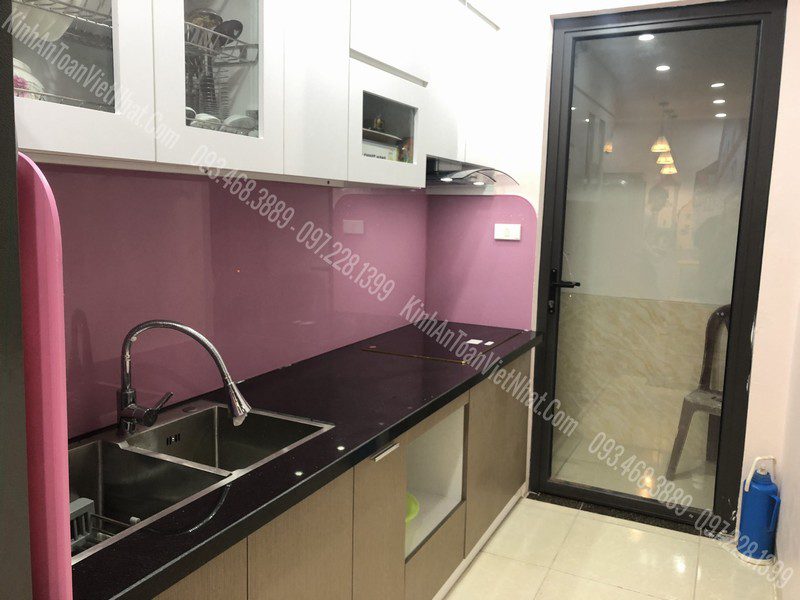 CTTB Kính Ốp Bếp Màu Hồng thi công tai Hàng Gai - Hoàn Kiếm 