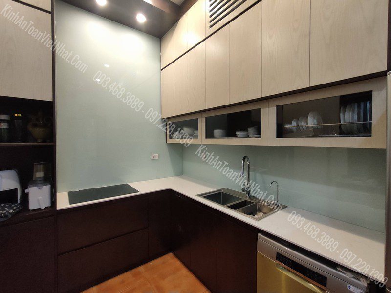 CTTB Kính Ốp Bếp Trắng Sữa thi công tại Phố Huế - Hai Bà Trưng