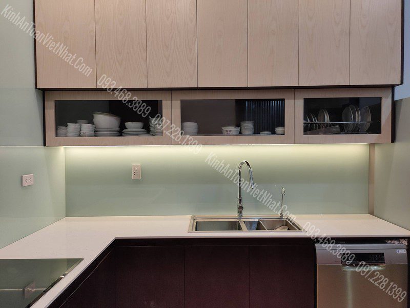 CTTB Kính Ốp Bếp Trắng Sữa thi công tại Phố Huế - Hai Bà Trưng